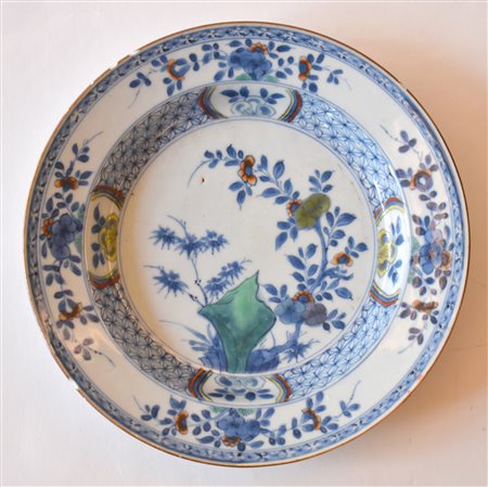 Cina piatto decorato con motivi vegetali<br>dm 