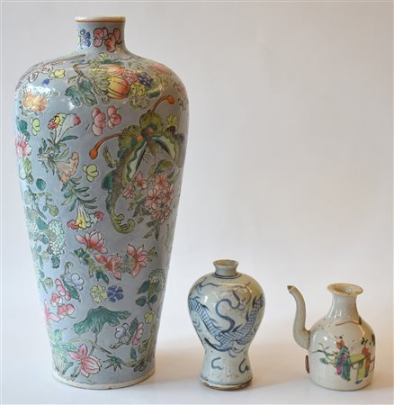 Cina n.3 oggetti vari in porcellana<br>h 