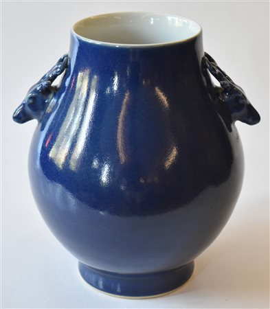 Cina vaso in porcellana blu con manici a guisa di 