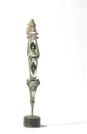 Mirko Udine 1910 - Cambridge 1969 Piccolo Totem, 1950 Scultura in rame, cm....