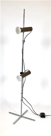Lampada da terra a due faretti. Italia, anni '70/'80. Metallo cromato e vernici