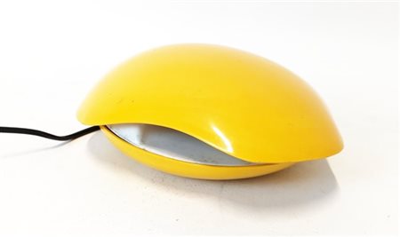 Lampada da tavolo in plastica a forma di valva di conchiglia apribile con inter