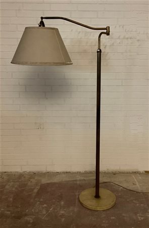 Lampada da terra in ottone con braccio estesibile e base in travertino. Italia,