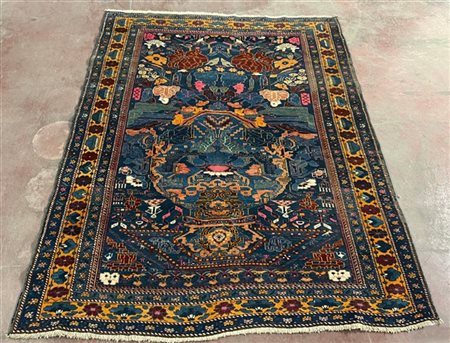 Tappeto Daghestan, Caucaso, inizio secolo XX. Decoro con grande vaso fiorito st