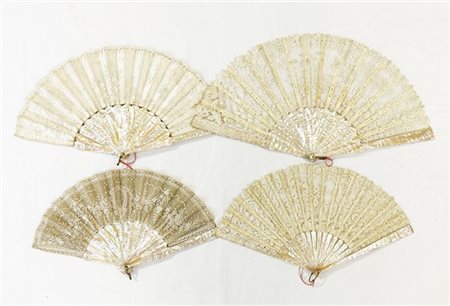 Arte del secolo XIX. Lotto di quattro ventagli con stecche in madreperla e pagi