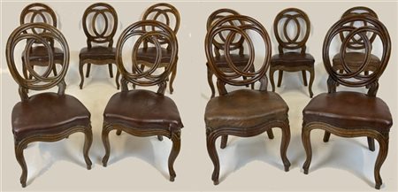 Gruppo di dieci antiche sedie in legno intagliato con schienale intrecciato e t