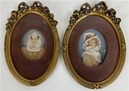 Due miniature su avoriolina raffiguranti busti di gentildonne. Entro cornici do