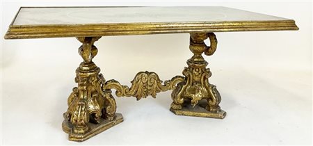 Tavolino in legno intagliato e dorato, piano in stucco decorato in policromia a