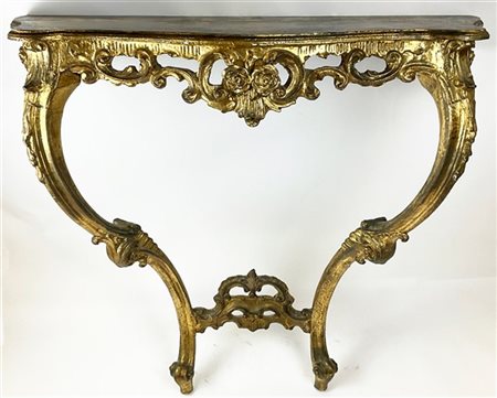 Console in legno intagliato, traforato e dorato a due gambe a volute contrappos