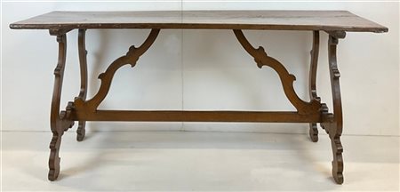 Antico tavolo fratino in noce con gambe a lira e raccordi sagomati (cm 176x78x6