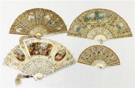 Arte del secolo XIX. Lotto di quattro ventagli con stecche in osso inciso, traf