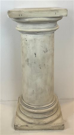 Colonna in gesso con base e piano quadrati (h. cm 100) (difetti)