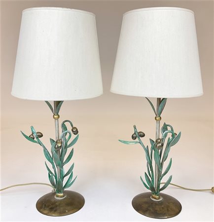 Coppia di lampade da tavolo in metallo dipinto a foggia di rami d'ulivo su base
