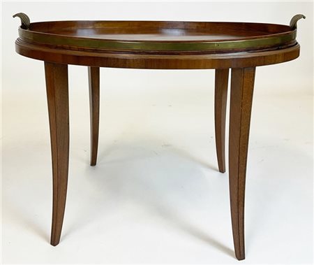 Vassoio ovale in mogano con bordura e anse a foglia in ottone. Inghilterra, sec