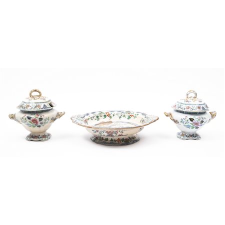 MANIFATTURA INGLESE DEL XIX, Alzatina e due zuppiere