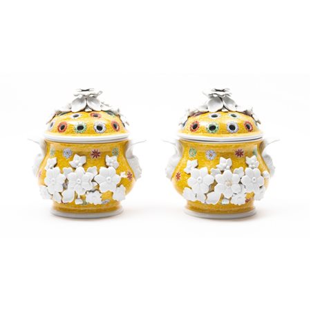 DUE POTICHE/FIORIERE in ceramica