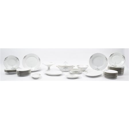 SERVIZIO DI PIATTI in porcellana decorata