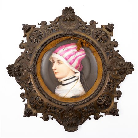 MANIFATTURA FRANCESE DEL XIX SECOLO, Piatto in porcellana