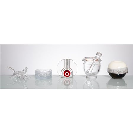 PROD. EUROPEA 1970 ca., 4 oggetti in vetro e uno in ceramica