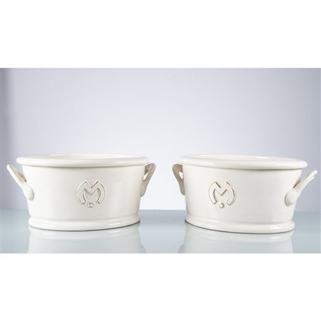 MILA SCHON, Due cachepot in ceramica smaltata bianca