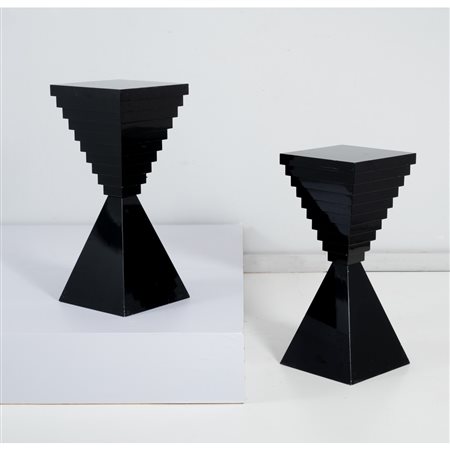 PRODUZIONE ARTIGIANALE ITALIANA 1980 ca., Coppia di gueridon