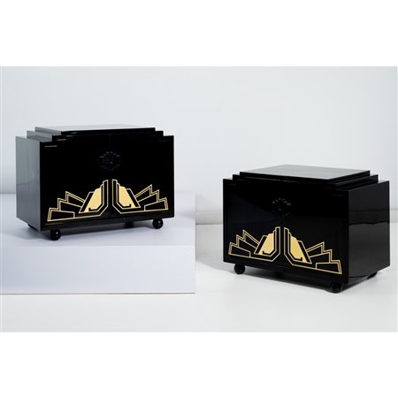 PROD. ARTIGIANALE ITALIANA 1980 ca., Coppia di piccoli mobili