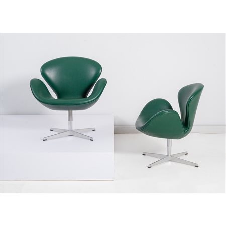 ARNE JACOBSEN, Coppia di poltrone
