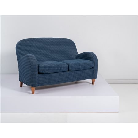 POLTRONA FRAU, Un divano