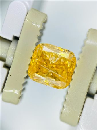 DIAMANTE NATURAL POLISHED 1,02 CARATI FANCY INTENSO ORANGE GIALLO , UNIFORME...