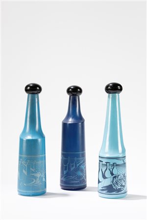 Salvador Dalì (Figueres 1904-1989)  - Lotto composto da 03 bottiglie in vetro con tappo in plastica per Rosso Antico, es. 1,2,3, 70s