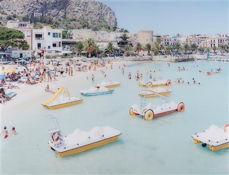 Massimo Vitali (1944)  - Mondello Paddle Boats - 2783, 2007