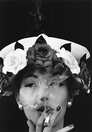William Klein (1928-2022)  - Hat + 5 Roses, Paris, 1956