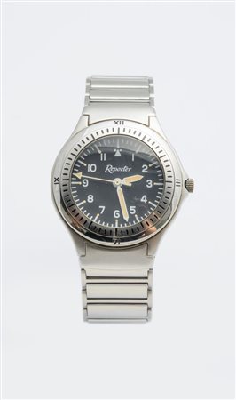 Reporter stile militare, anni 80 Cassa rotonda in acciaio. Quadrante nero,...