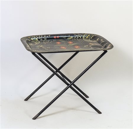 VASSOIO IN TOLE XIX secolo dipinto con motivi floreali in oro e verde su...