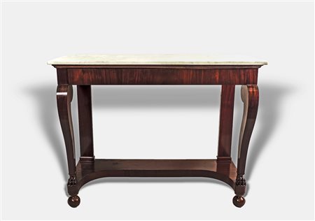CONSOLE IMPIALLACCIATA IN PIUMA DI MOGANO metà del XIX secolo piano in marmo...