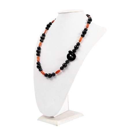 DUE COLLANE, Collana con perle e collana in onice e corallo
