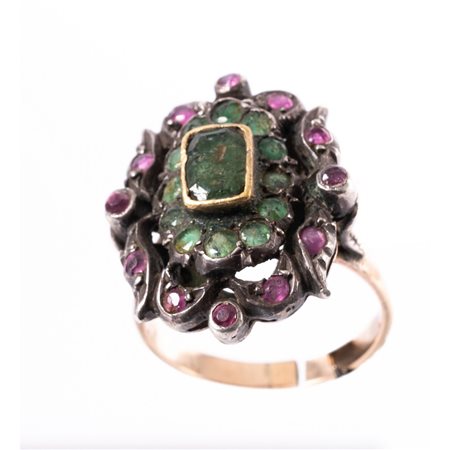 ANELLO in oro giallo 9 KT e argento con smeraldi e rubini