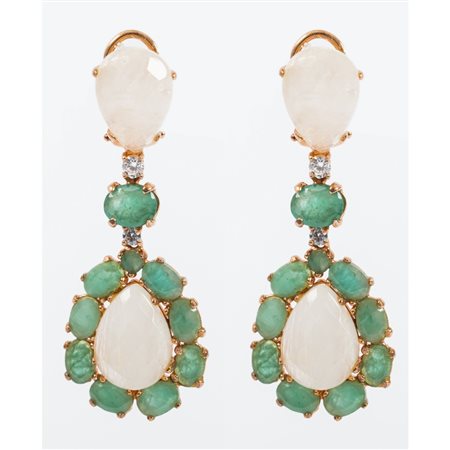 ORECCHINI in argento dorato con smeraldi, brillanti e pietre