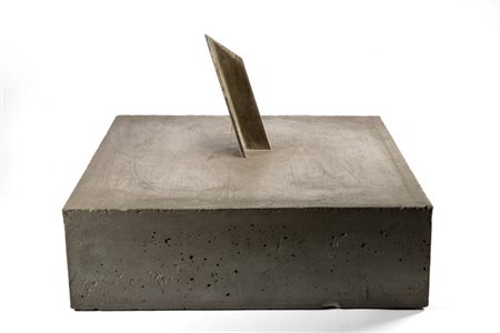 Mauro Staccioli (Volterra 1937) “Senza titolo” 1972 scultura in cemento e...