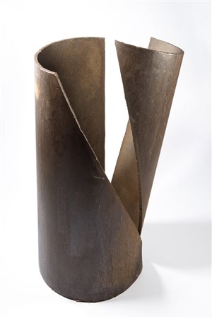 Giuseppe Spagnulo (Grottaglie 1936) “Senza titolo” 1972 scultura in ferro, cm...