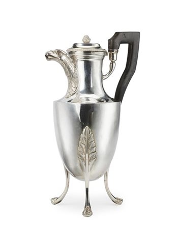Grande caffettiera Impero in argento con corpo semiovoidale su tripode con pied