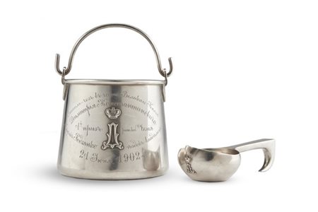 Secchiello con manico basculante e kovsh in argento con monogramma "A" coronato