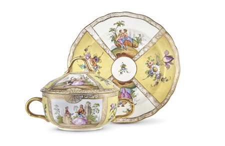 Manifattura di Meissen, secolo XIX. Tazza da puerpera biansata con coperchio e