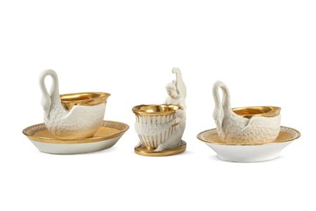Manifatture diverse, secolo XIX. Lotto composto da due tazze in foggia di cigno