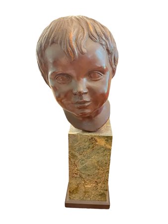 Tommaso Gismondi (1906 - 2003) Testina di fanciullo bronzo e marmo 23 x 16 x...