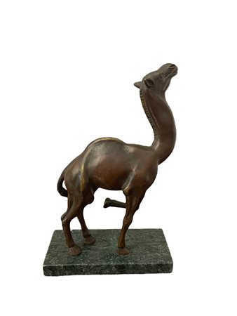 Tommaso Gismondi (1906 - 2003) Dromedario bronzo 28,30 x 18,30 x 8 cm con...