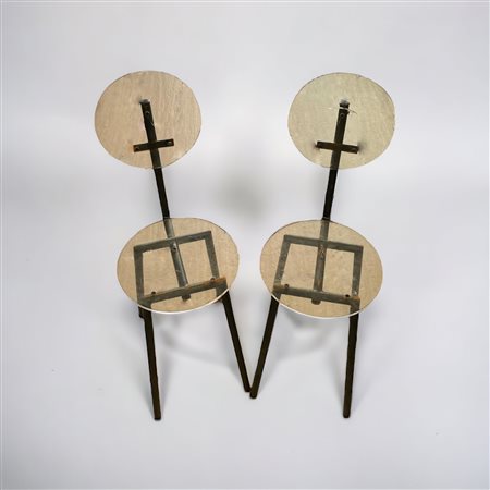 Coppia di sedie anni '70 del XX secolo 84 x 34 cm. In plexiglass e metallo....