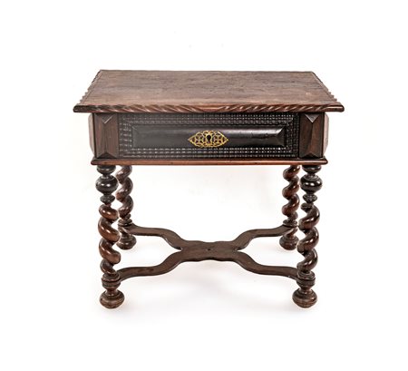  Tavolino basso in noce