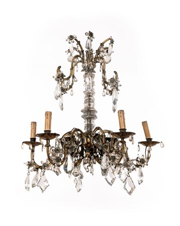  Piccolo lampadario in ferro battuto e vetro con pendenti in cristallo