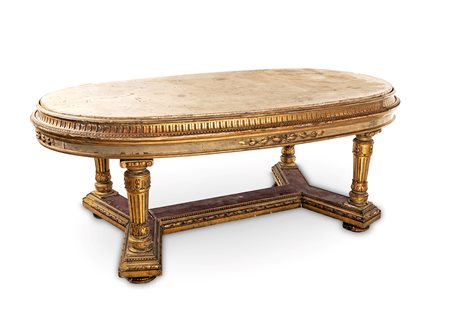  Grande tavolo ovale in legno laccato e dorato, XIX secolo